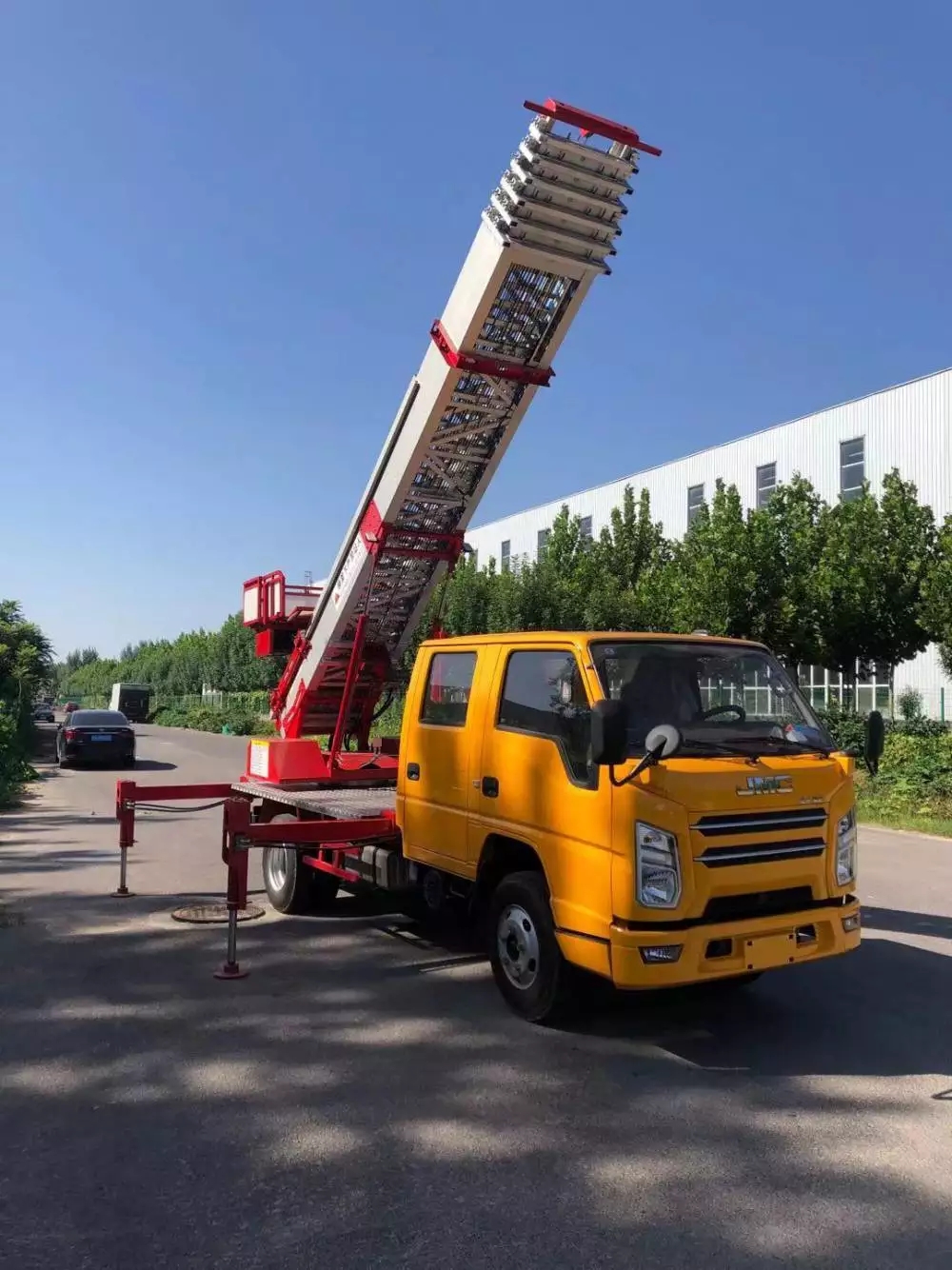 于都县附近的云梯车出租服务：轻松解决高空作业需求