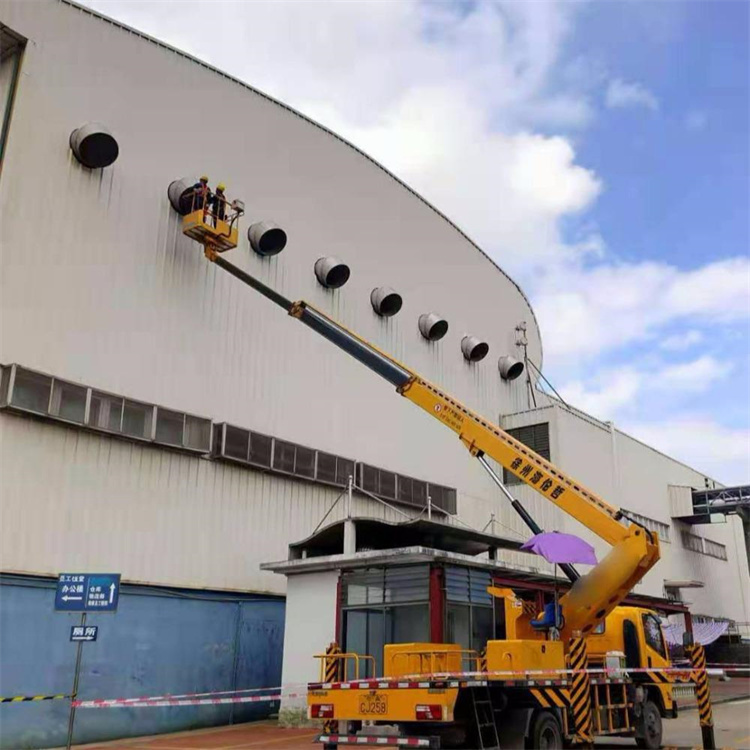 于都县高空作业车出租服务：专业广告牌安装解决方案